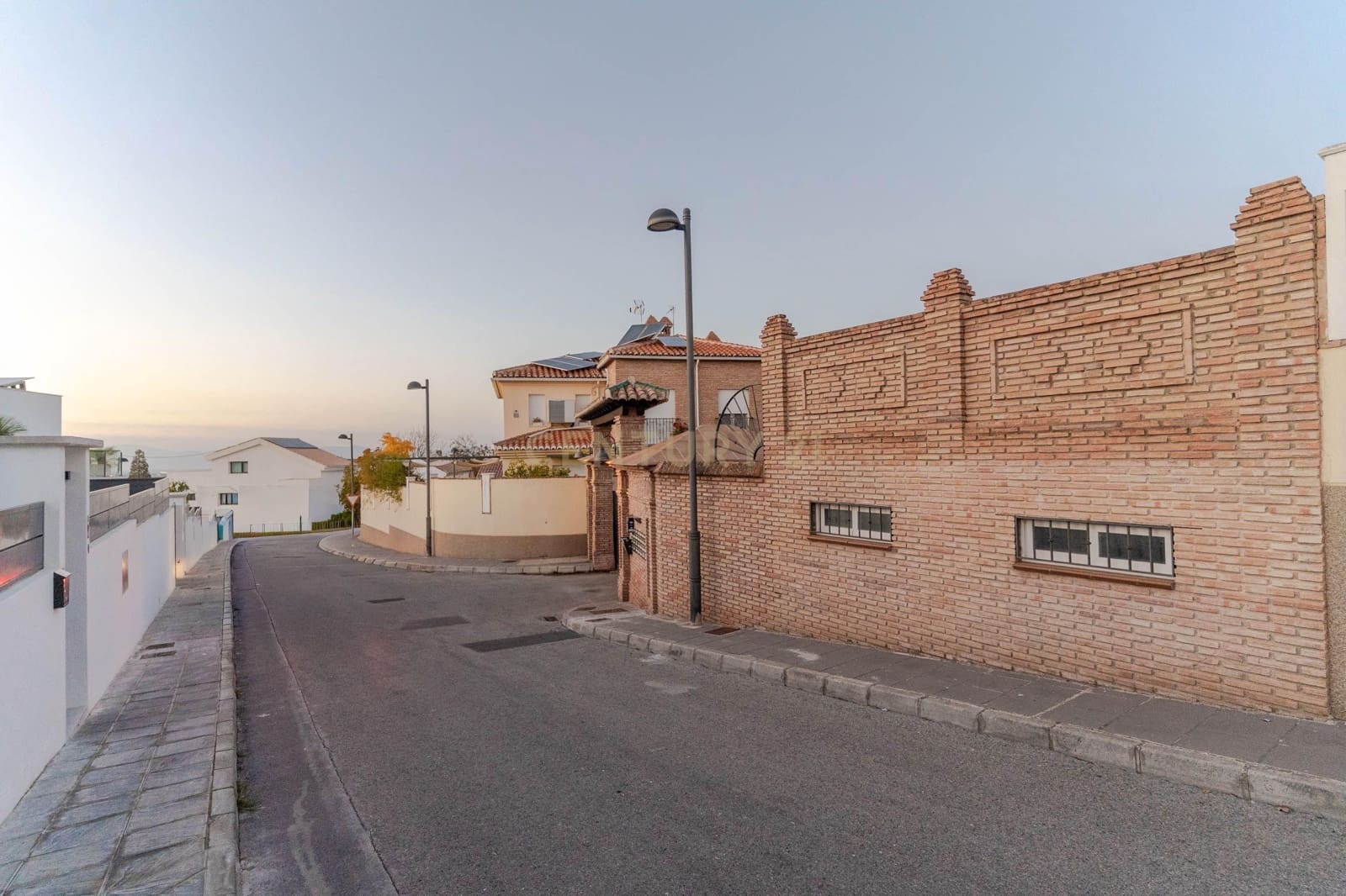 5 quarto Moradia Geminada para venda em La Zubia com piscina garagem - 365 000 € (Ref: 9453433)