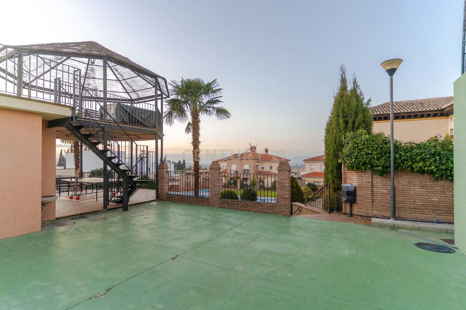 5 quarto Moradia Geminada para venda em La Zubia com piscina garagem - 365 000 € (Ref: 9453433)