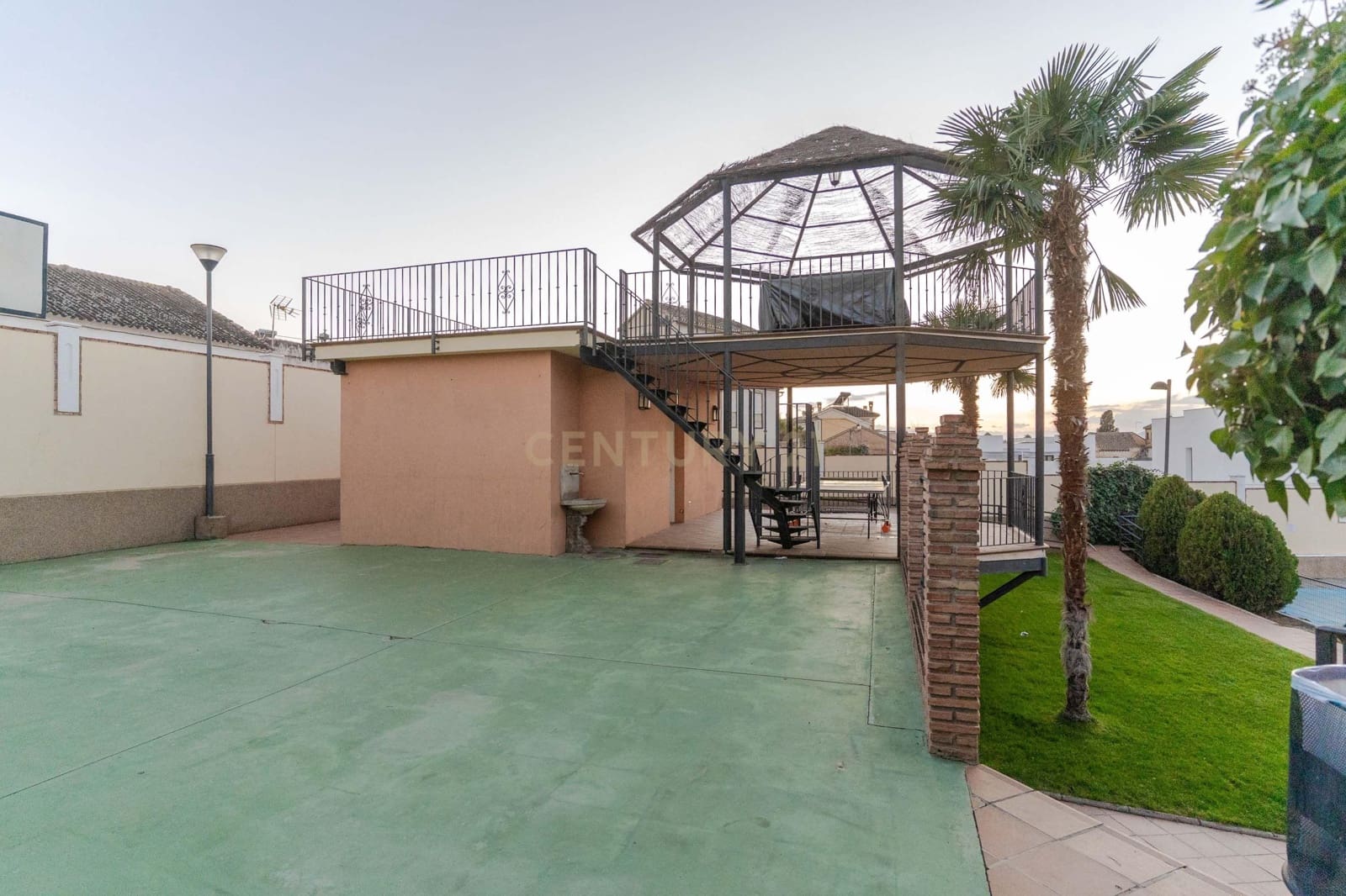 5 quarto Moradia Geminada para venda em La Zubia com piscina garagem - 365 000 € (Ref: 9453433)