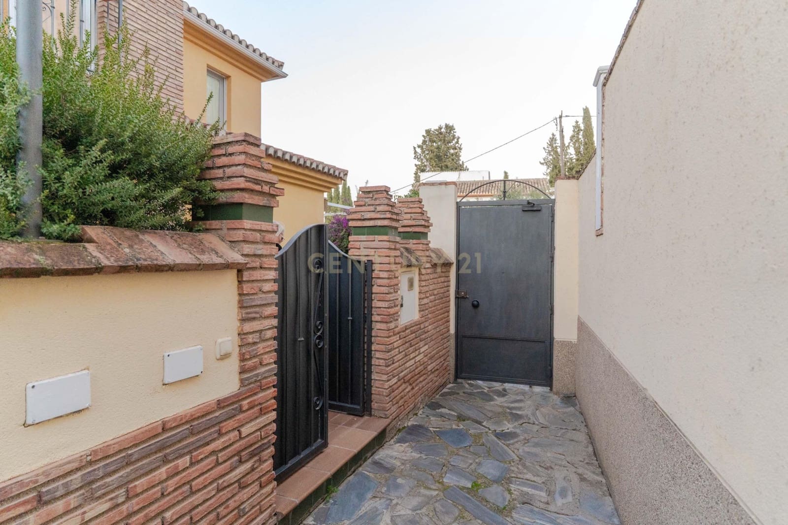 5 quarto Moradia Geminada para venda em La Zubia com piscina garagem - 365 000 € (Ref: 9453433)