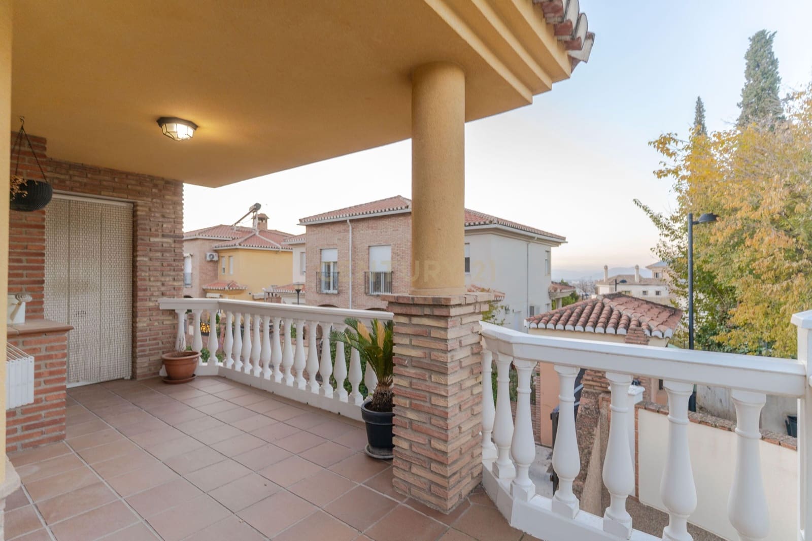 5 quarto Moradia Geminada para venda em La Zubia com piscina garagem - 365 000 € (Ref: 9453433)