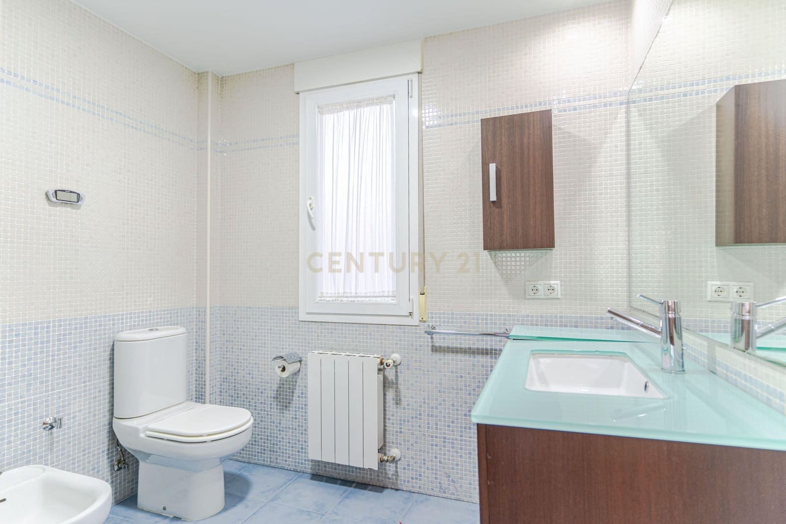 5 quarto Moradia Geminada para venda em La Zubia com piscina garagem - 365 000 € (Ref: 9453433)