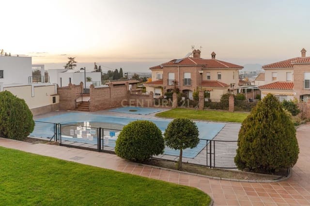 5 quarto Moradia Geminada para venda em La Zubia com piscina garagem - 365 000 € (Ref: 9453433)