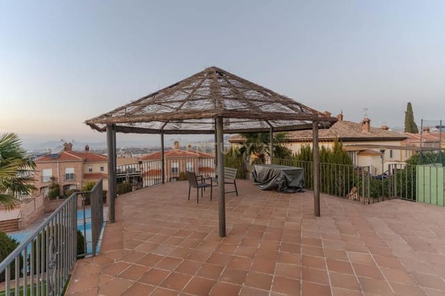 5 quarto Moradia Geminada para venda em La Zubia com piscina garagem - 365 000 € (Ref: 9453433)