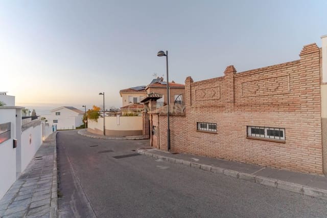 5 quarto Moradia Geminada para venda em La Zubia com piscina garagem - 365 000 € (Ref: 9453433)