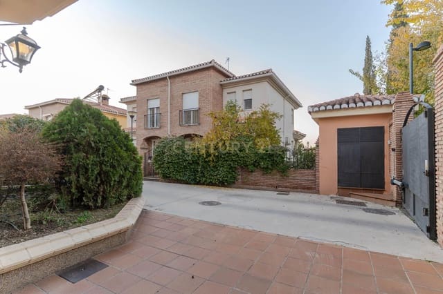 5 quarto Moradia Geminada para venda em La Zubia com piscina garagem - 365 000 € (Ref: 9453433)