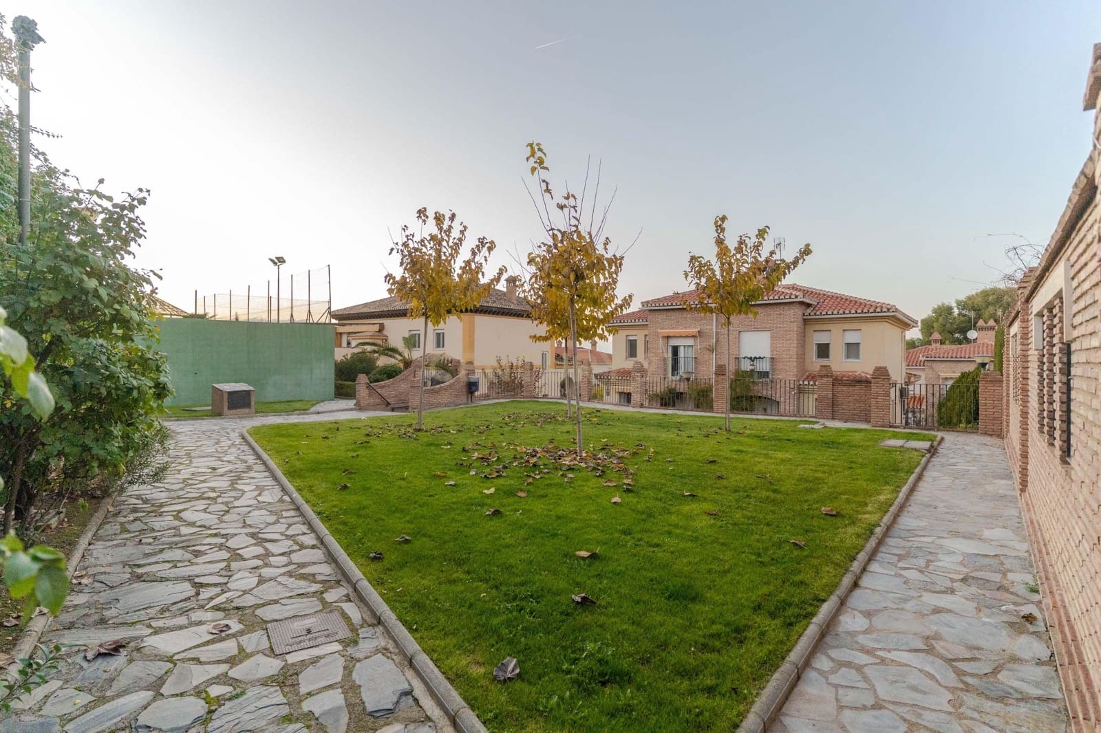 5 quarto Moradia Geminada para venda em La Zubia com piscina garagem - 365 000 € (Ref: 9453433)