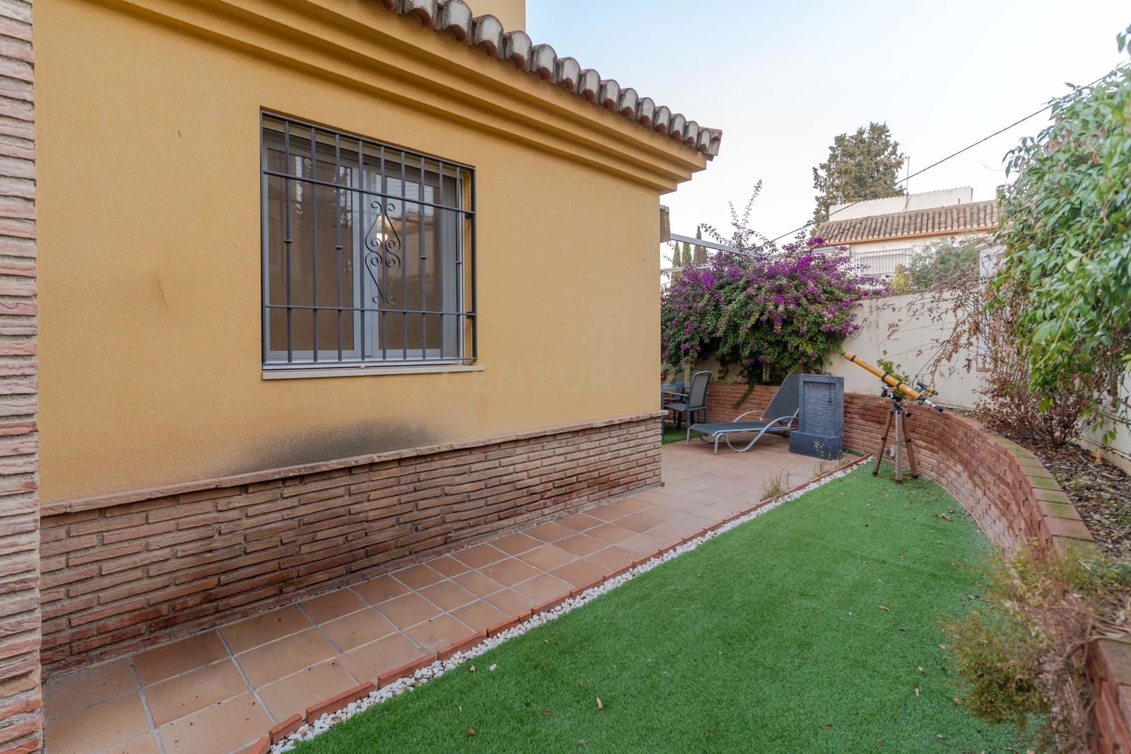 5 quarto Moradia Geminada para venda em La Zubia com piscina garagem - 365 000 € (Ref: 9453433)