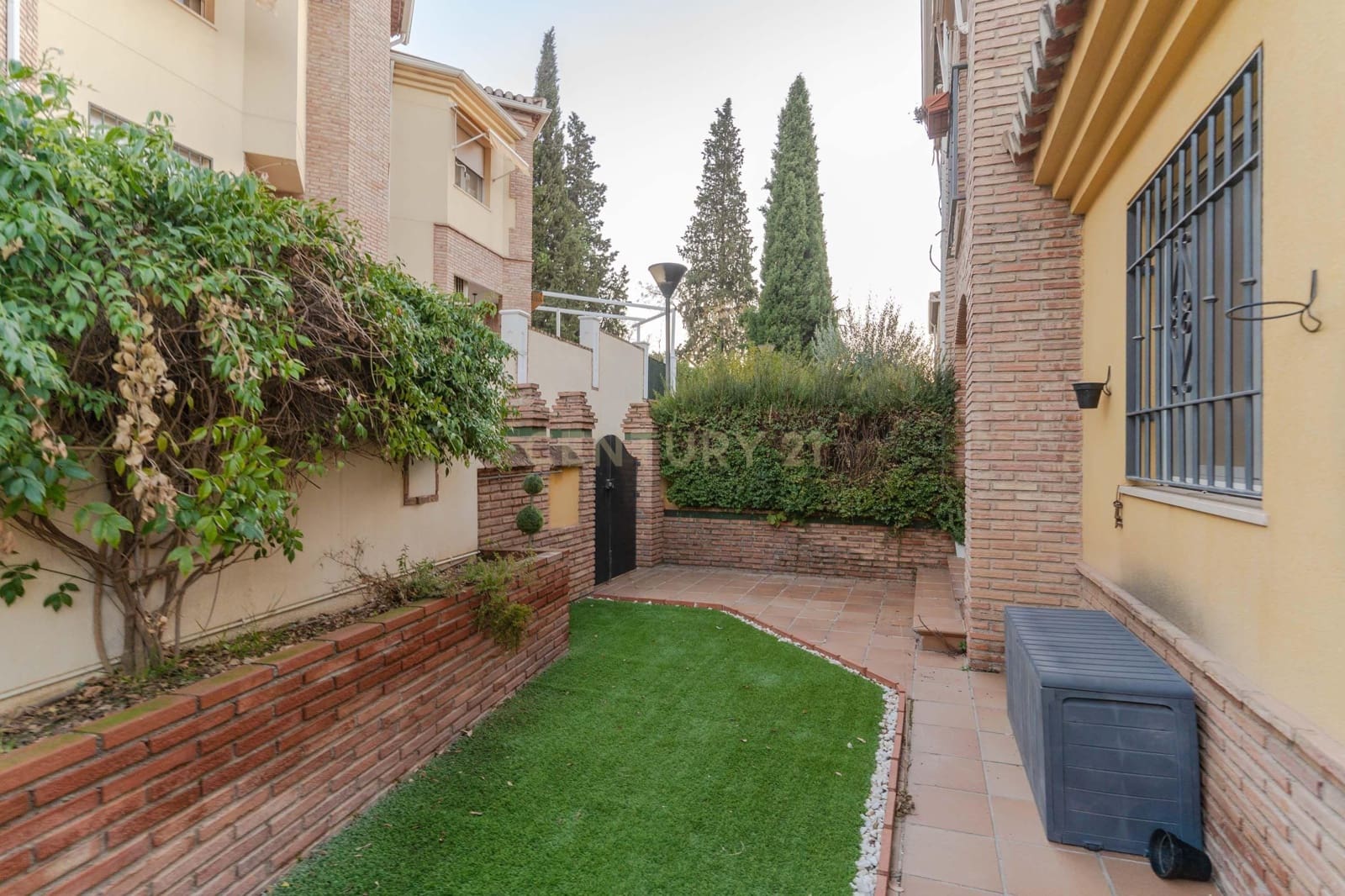 5 quarto Moradia Geminada para venda em La Zubia com piscina garagem - 365 000 € (Ref: 9453433)