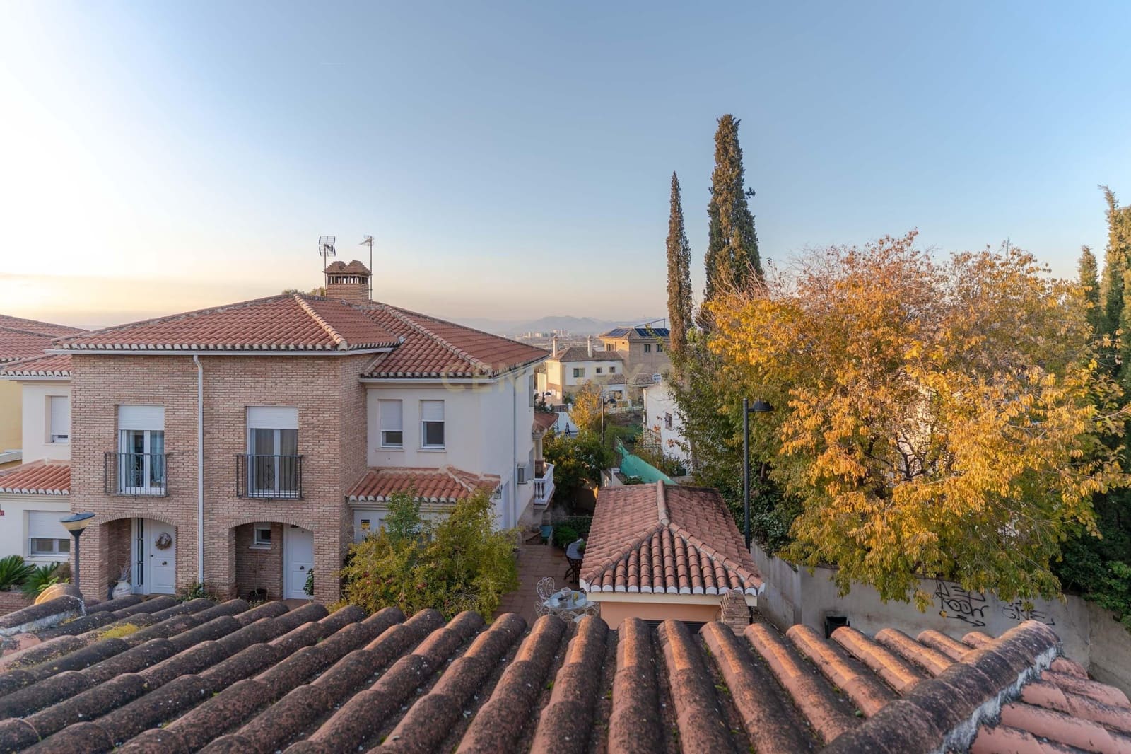 5 quarto Moradia Geminada para venda em La Zubia com piscina garagem - 365 000 € (Ref: 9453433)