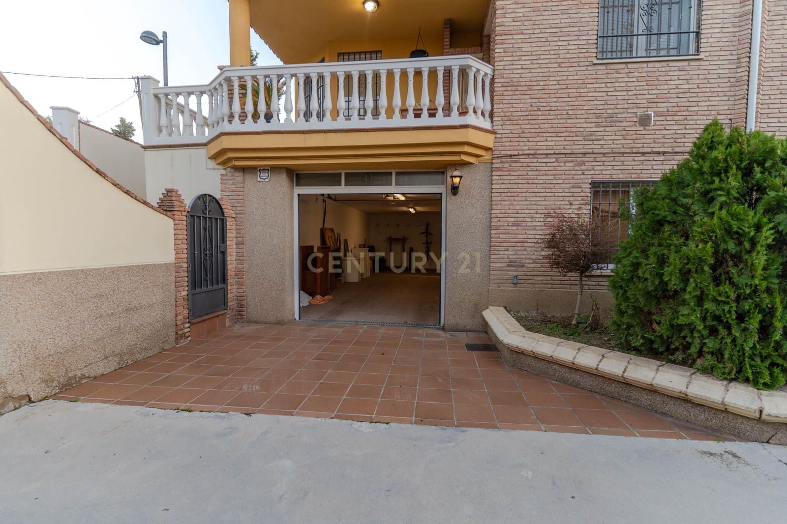 5 quarto Moradia Geminada para venda em La Zubia com piscina garagem - 365 000 € (Ref: 9453433)