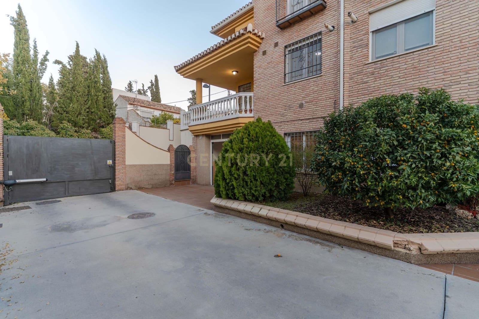 5 quarto Moradia Geminada para venda em La Zubia com piscina garagem - 365 000 € (Ref: 9453433)