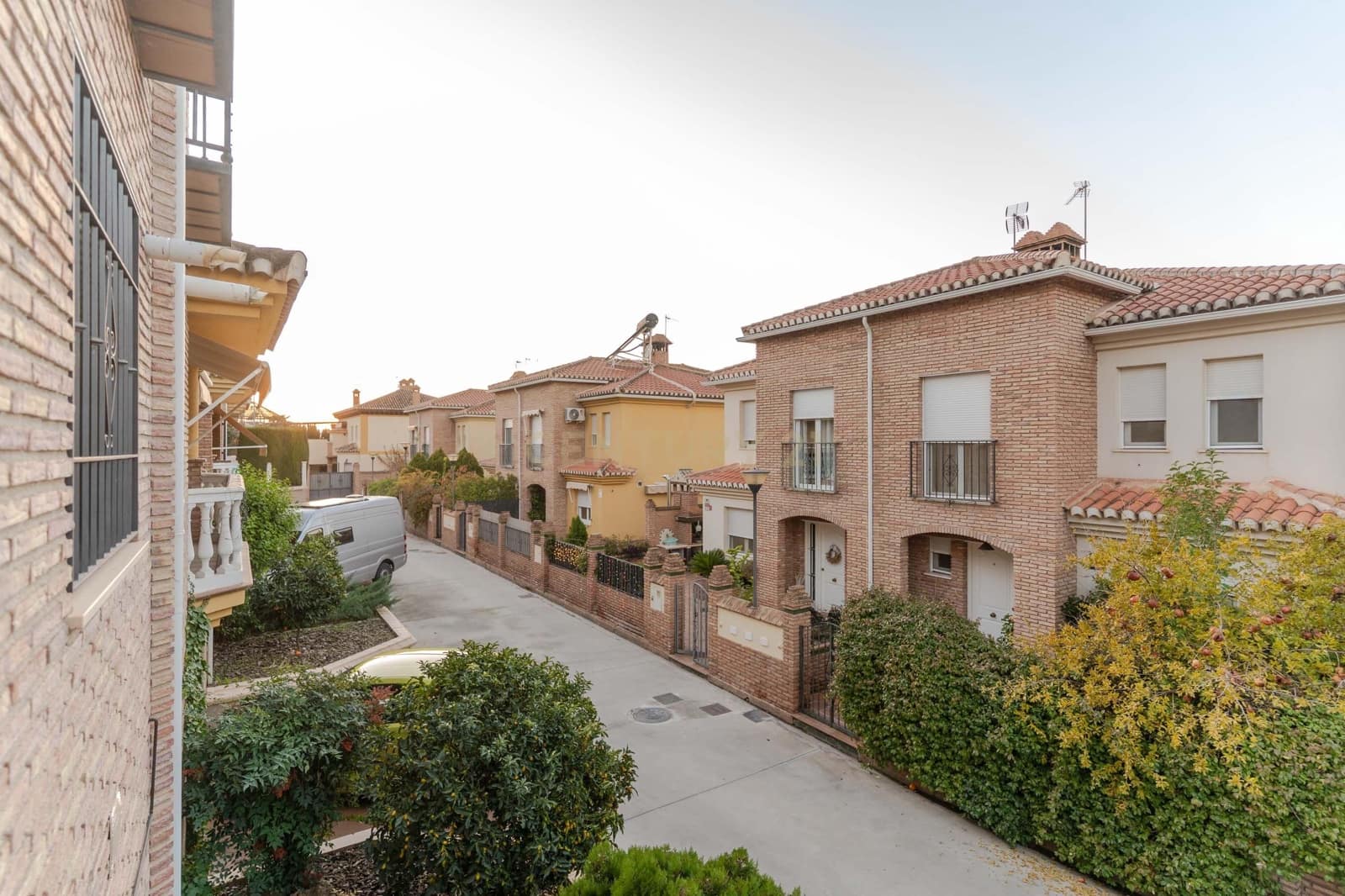 5 quarto Moradia Geminada para venda em La Zubia com piscina garagem - 365 000 € (Ref: 9453433)