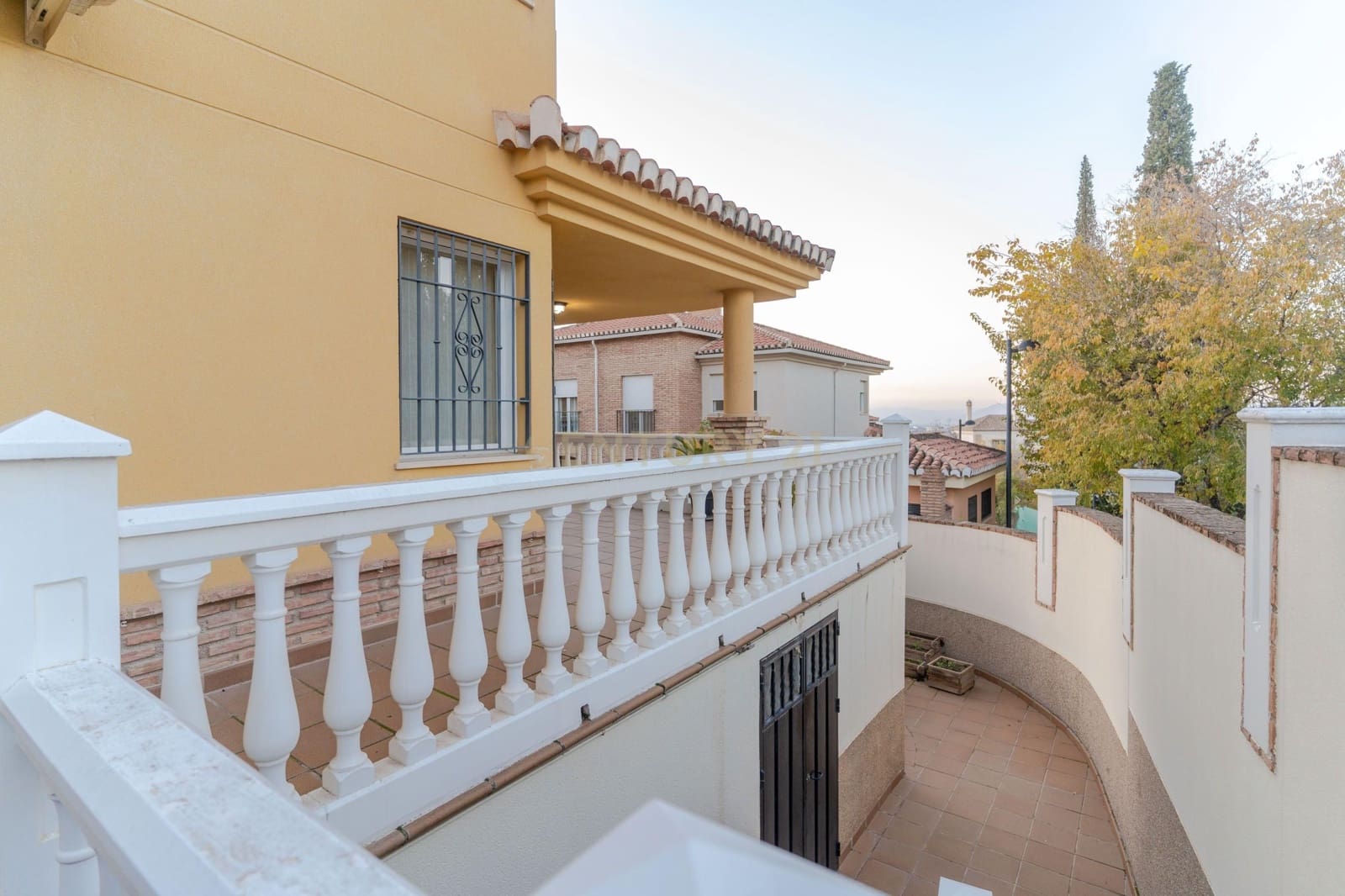 5 quarto Moradia Geminada para venda em La Zubia com piscina garagem - 365 000 € (Ref: 9453433)