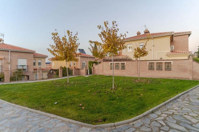 5 quarto Moradia Geminada para venda em La Zubia com piscina garagem - 365 000 € (Ref: 9453433)