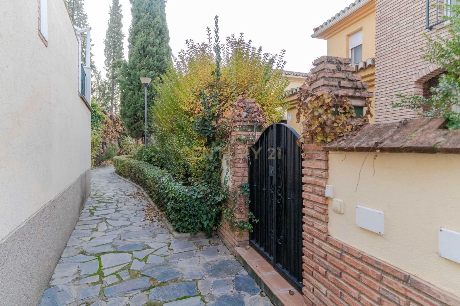 5 quarto Moradia Geminada para venda em La Zubia com piscina garagem - 365 000 € (Ref: 9453433)