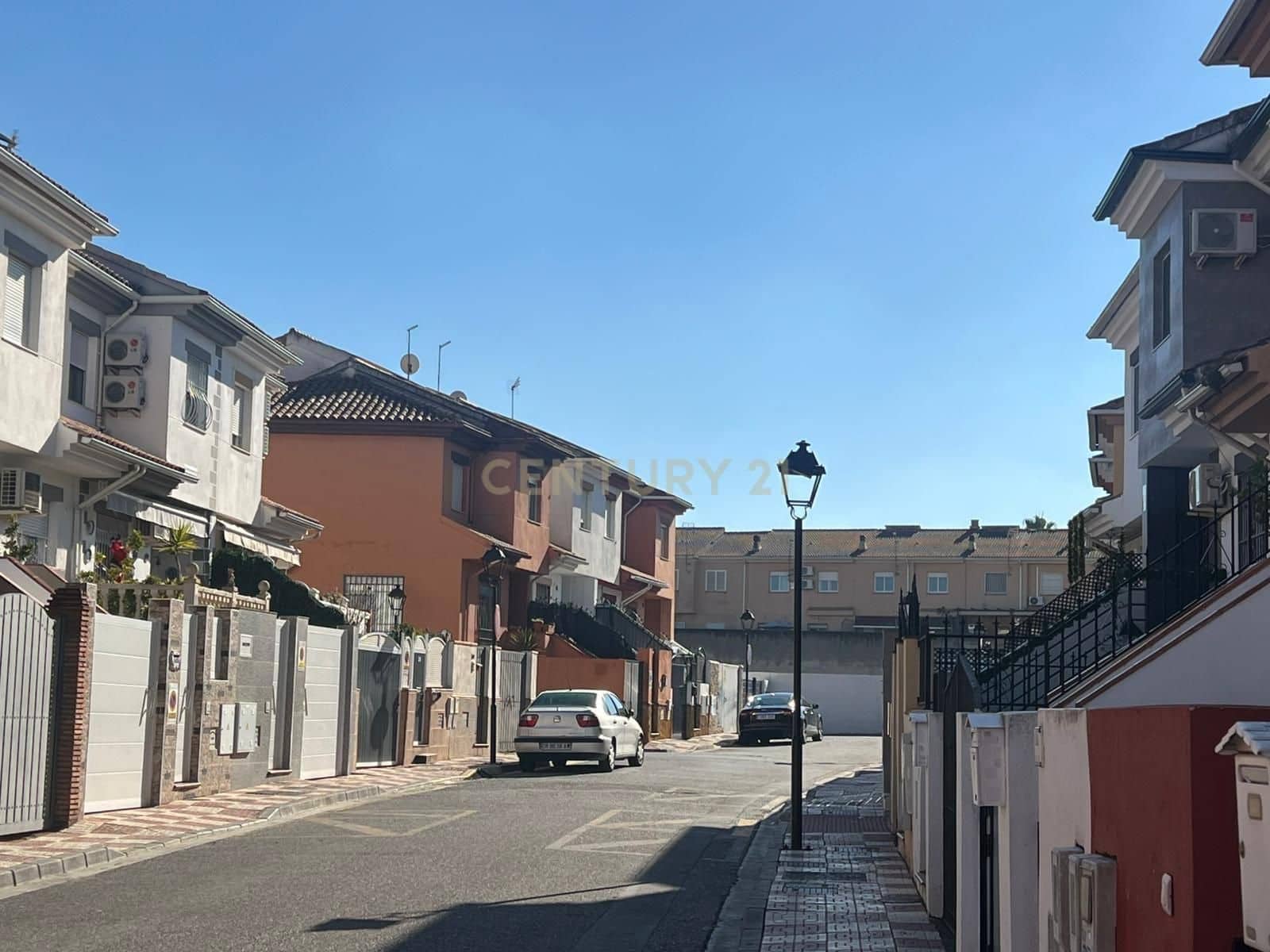 Casa de 3 habitaciones en Churriana de la Vega en venta - 169.500 € (Ref: 9482213)