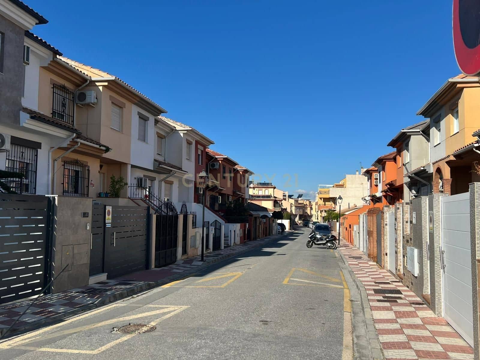 Casa de 3 habitaciones en Churriana de la Vega en venta - 169.500 € (Ref: 9482213)