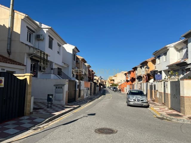 Casa de 3 habitaciones en Churriana de la Vega en venta - 169.500 € (Ref: 9482213)