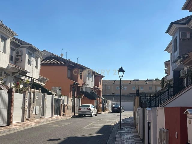 Casa de 3 habitaciones en Churriana de la Vega en venta - 169.500 € (Ref: 9482213)