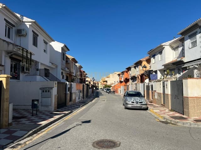 Casa de 3 habitaciones en Churriana de la Vega en venta - 169.500 € (Ref: 9482213)