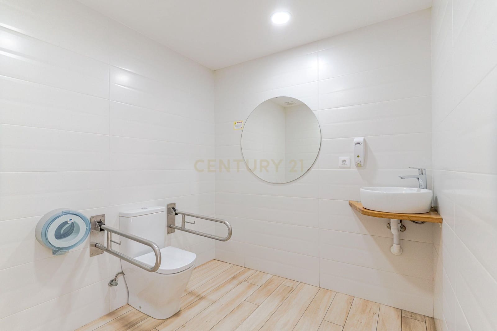 Kommersiell til salgs i Motril - € 220 000 (Ref: 9486486)