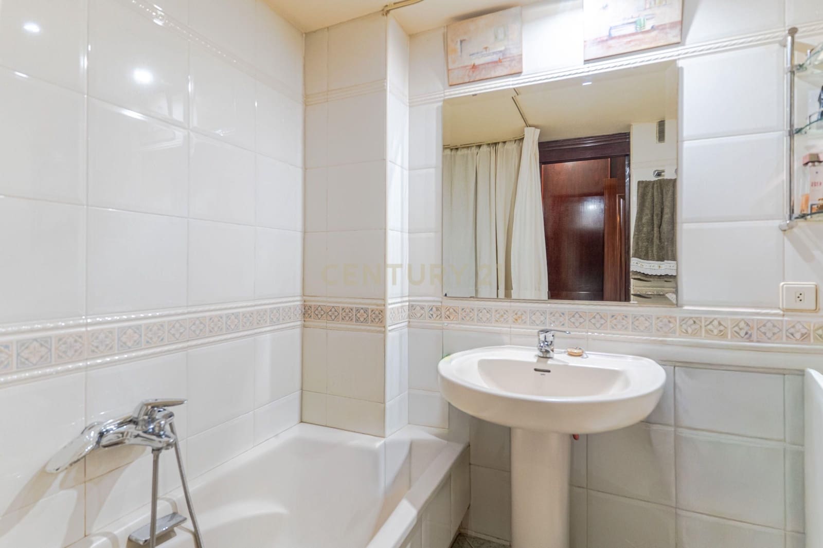 4 soveværelse Lejlighed til salg i Granada by med swimmingpool - € 375.000 (Ref: 9487155)