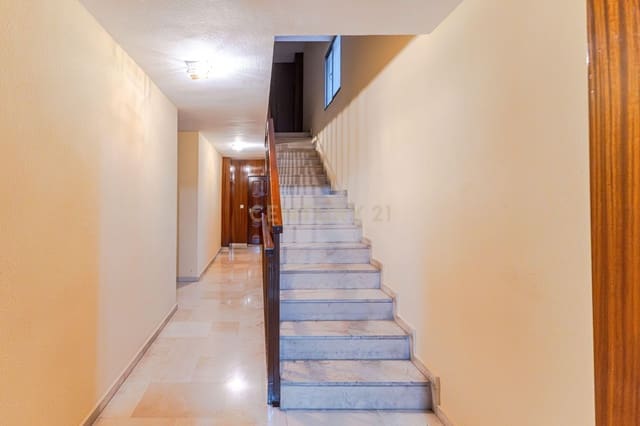 4 soveværelse Lejlighed til salg i Figares, Granada by med swimmingpool - € 375.000 (Ref: 9487155)