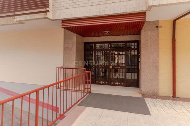 4 soveværelse Lejlighed til salg i Figares, Granada by med swimmingpool - € 375.000 (Ref: 9487155)