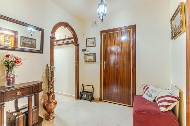 4 soveværelse Lejlighed til salg i Figares, Granada by med swimmingpool - € 375.000 (Ref: 9487155)