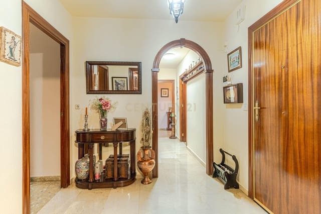 4 soveværelse Lejlighed til salg i Figares, Granada by med swimmingpool - € 375.000 (Ref: 9487155)