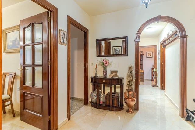 4 soveværelse Lejlighed til salg i Figares, Granada by med swimmingpool - € 375.000 (Ref: 9487155)