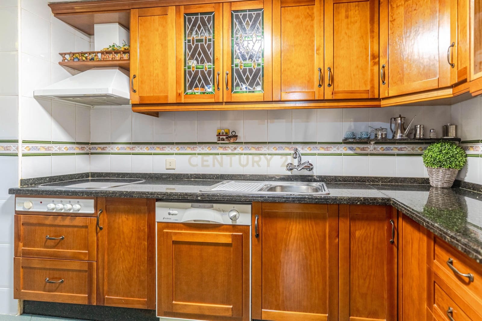 4 soveværelse Lejlighed til salg i Granada by med swimmingpool - € 375.000 (Ref: 9487155)