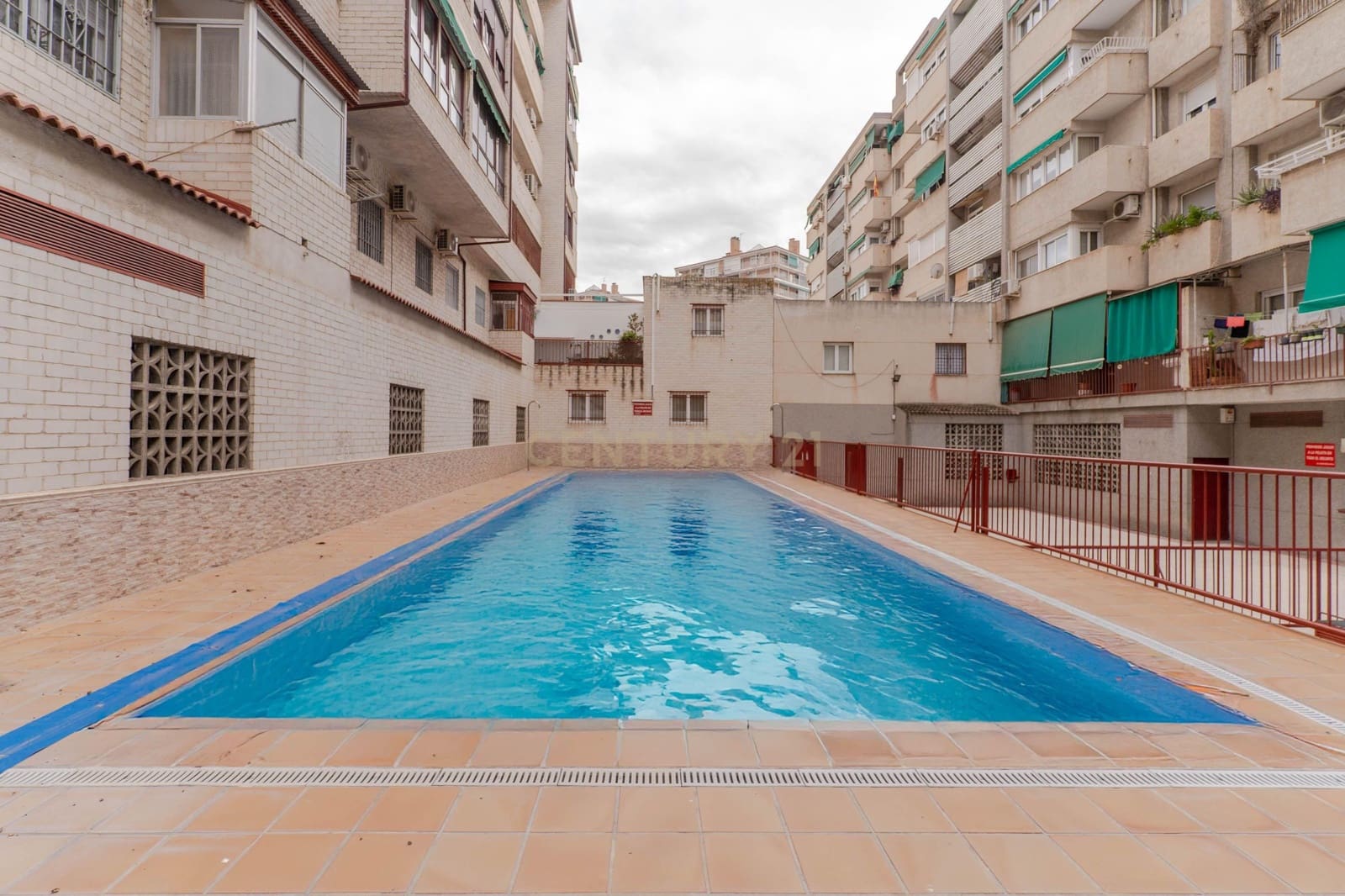 4 soveværelse Lejlighed til salg i Granada by med swimmingpool - € 375.000 (Ref: 9487155)
