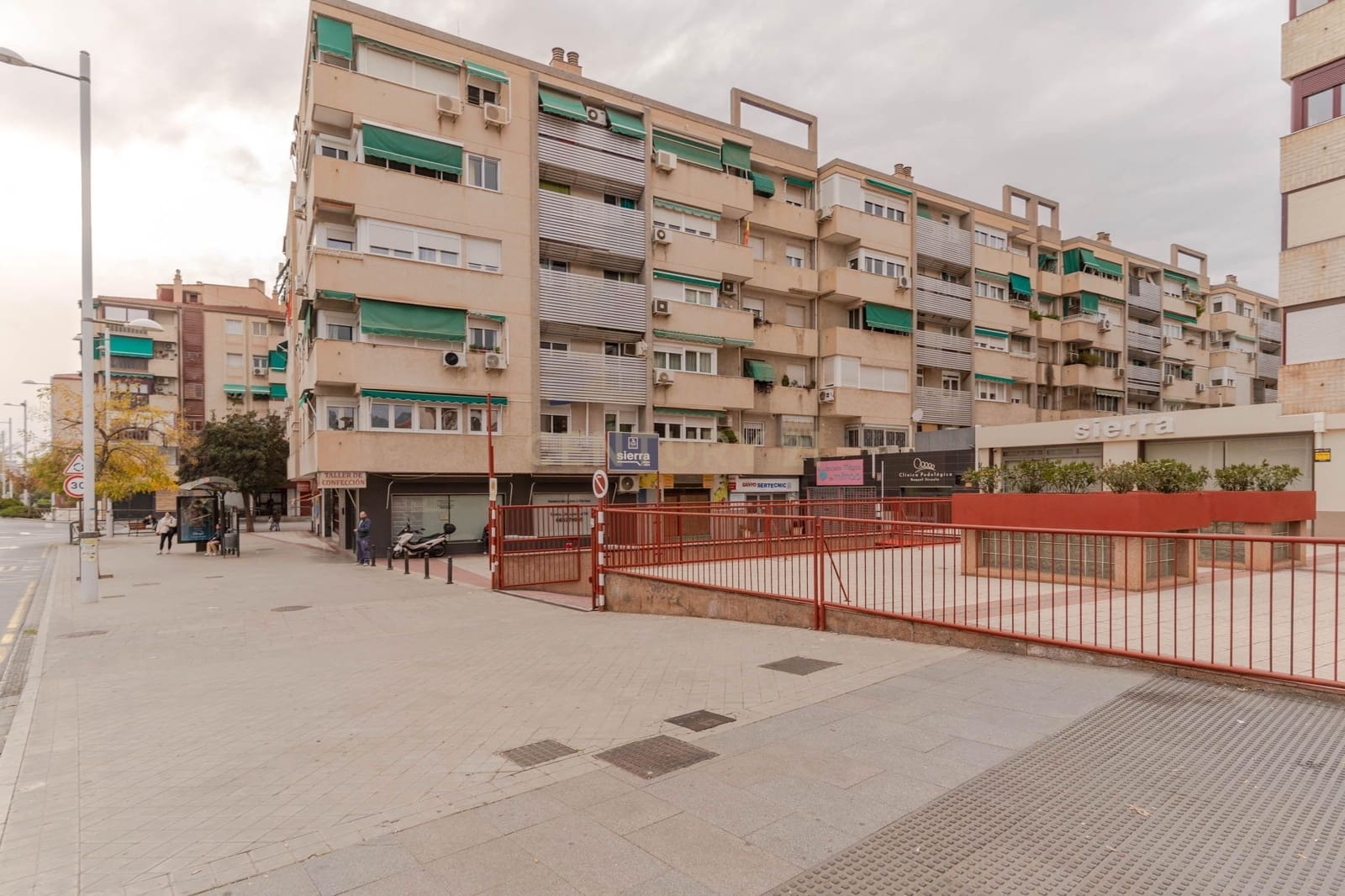 4 soveværelse Lejlighed til salg i Granada by med swimmingpool - € 375.000 (Ref: 9487155)