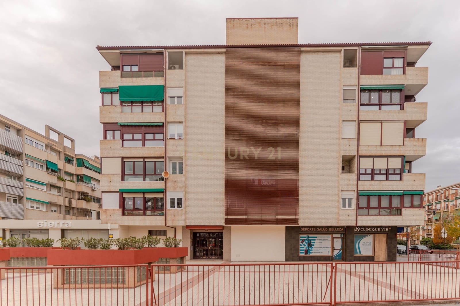 4 soveværelse Lejlighed til salg i Granada by med swimmingpool - € 375.000 (Ref: 9487155)