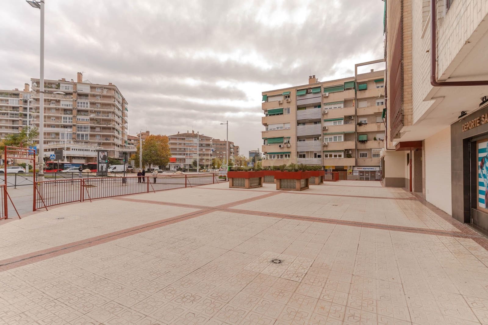 4 soveværelse Lejlighed til salg i Granada by med swimmingpool - € 375.000 (Ref: 9487155)