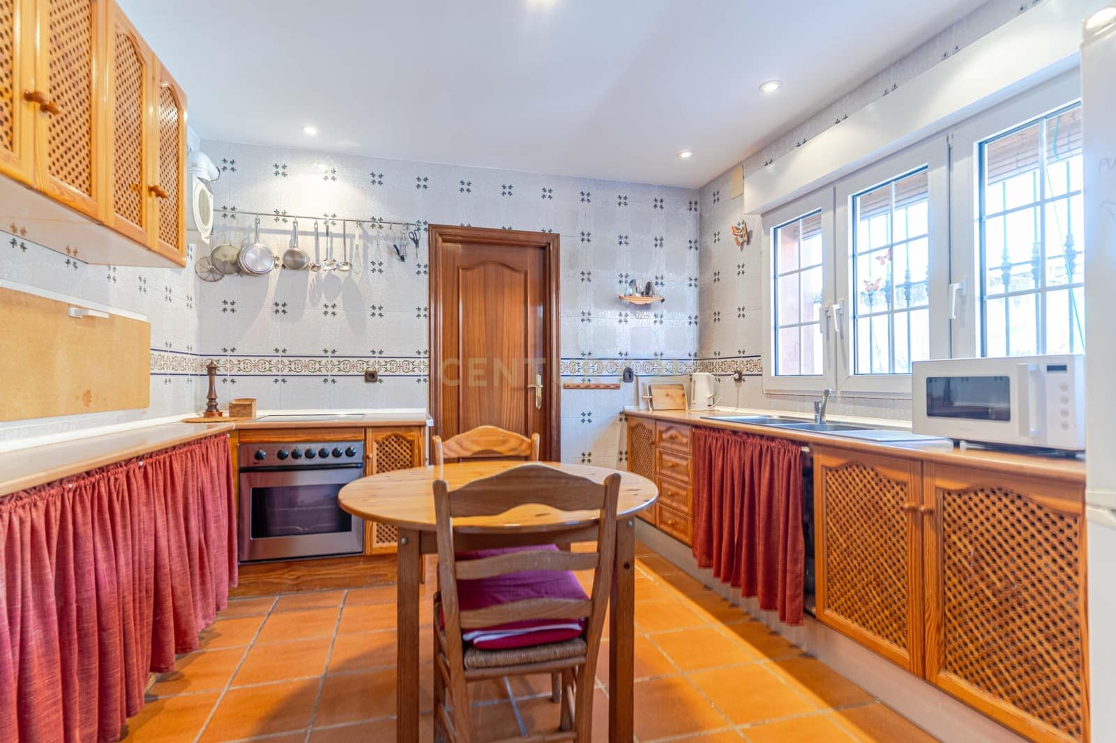 Chalet de 5 habitaciones en Illora en venta con piscina garaje - 260.000 € (Ref: 9487156)