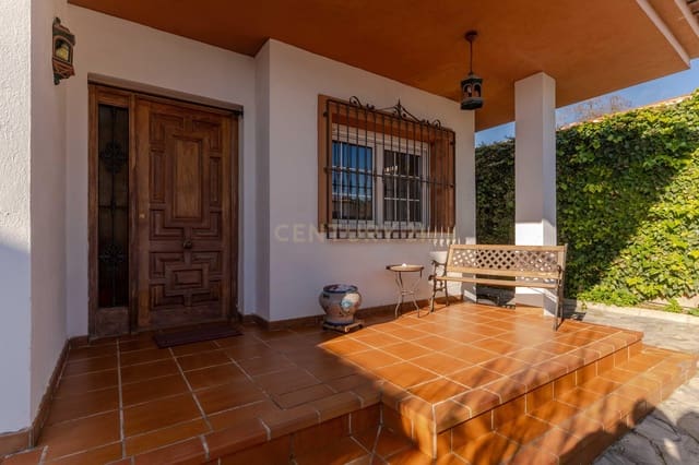 Chalet de 5 habitaciones en Illora en venta con piscina garaje - 260.000 € (Ref: 9487156)