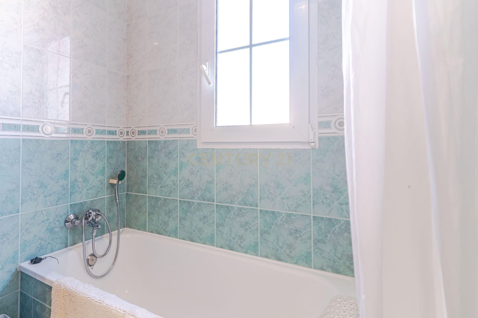 Chalet de 5 habitaciones en Illora en venta con piscina garaje - 260.000 € (Ref: 9487156)