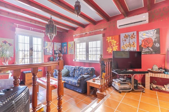 Chalet de 5 habitaciones en Illora en venta con piscina garaje - 260.000 € (Ref: 9487156)