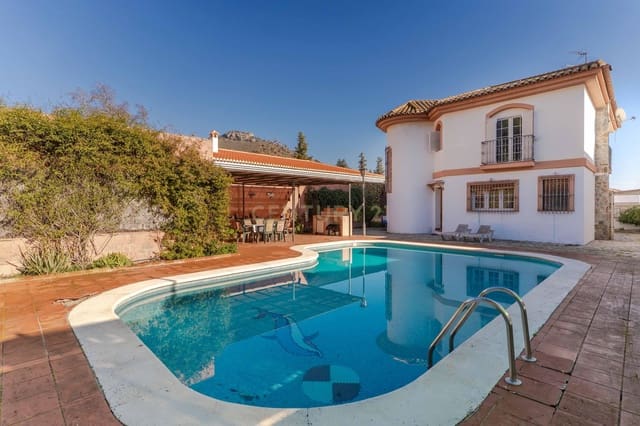 Chalet de 5 habitaciones en Illora en venta con piscina garaje - 260.000 € (Ref: 9487156)