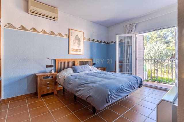 5 sypialnia Willa na sprzedaż w Illora z basenem garażem - 260 000 € (Ref: 9487156)