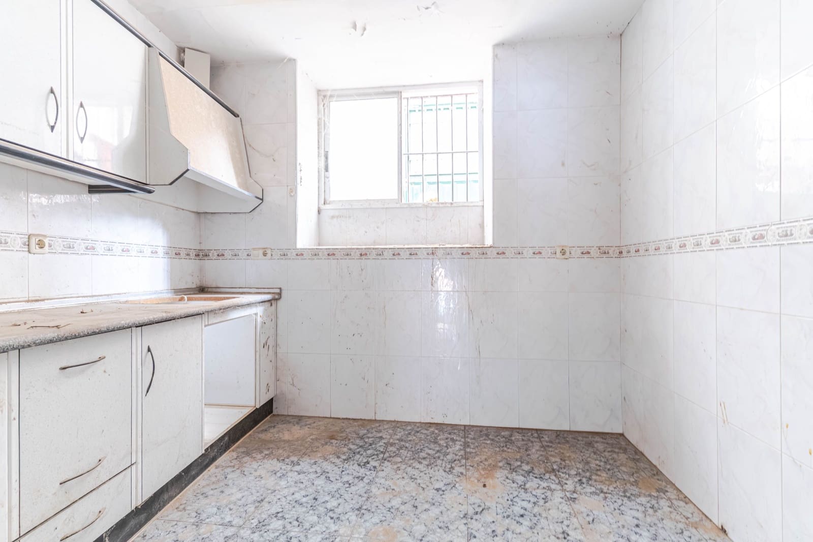 Casa de 3 habitaciones en Vélez de Benaudalla en venta - 75.000 € (Ref: 9495575)