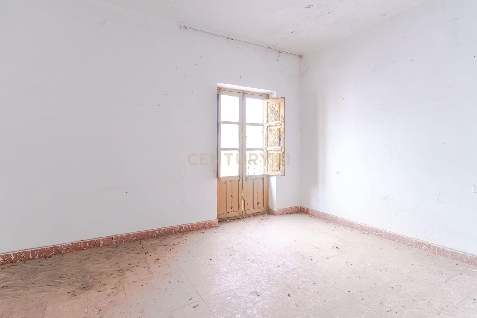 Casa de 3 habitaciones en Vélez de Benaudalla en venta - 75.000 € (Ref: 9495575)