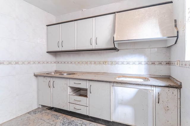 Casa de 3 habitaciones en Vélez de Benaudalla en venta - 75.000 € (Ref: 9495575)