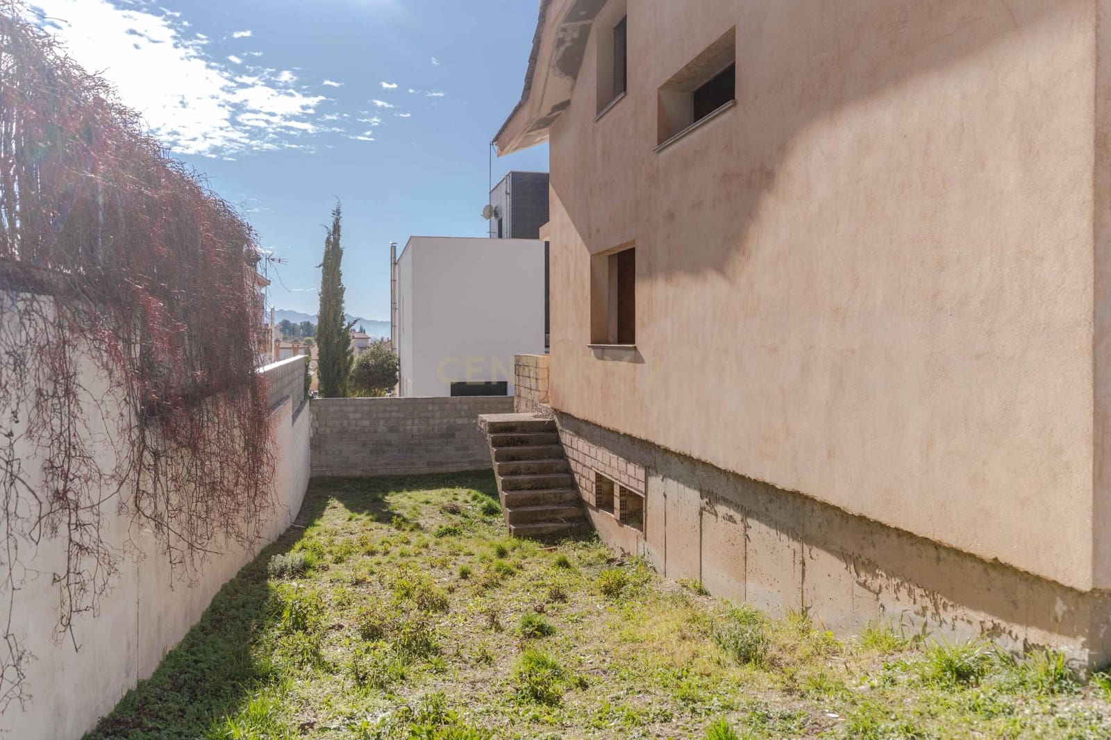 Villa/Maison à vendre à Alfacar - 199 900 € (Ref: 9495576)