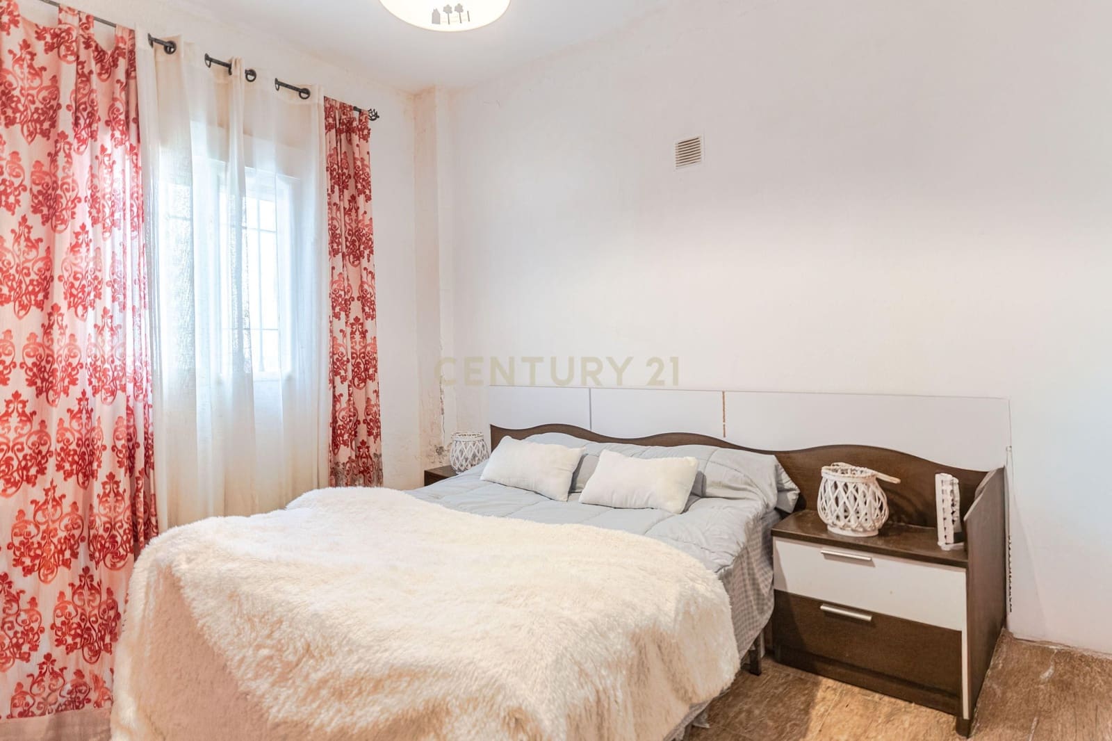 Commercial for sale in Salobrena - € 119,000 (Ref: 9500397)