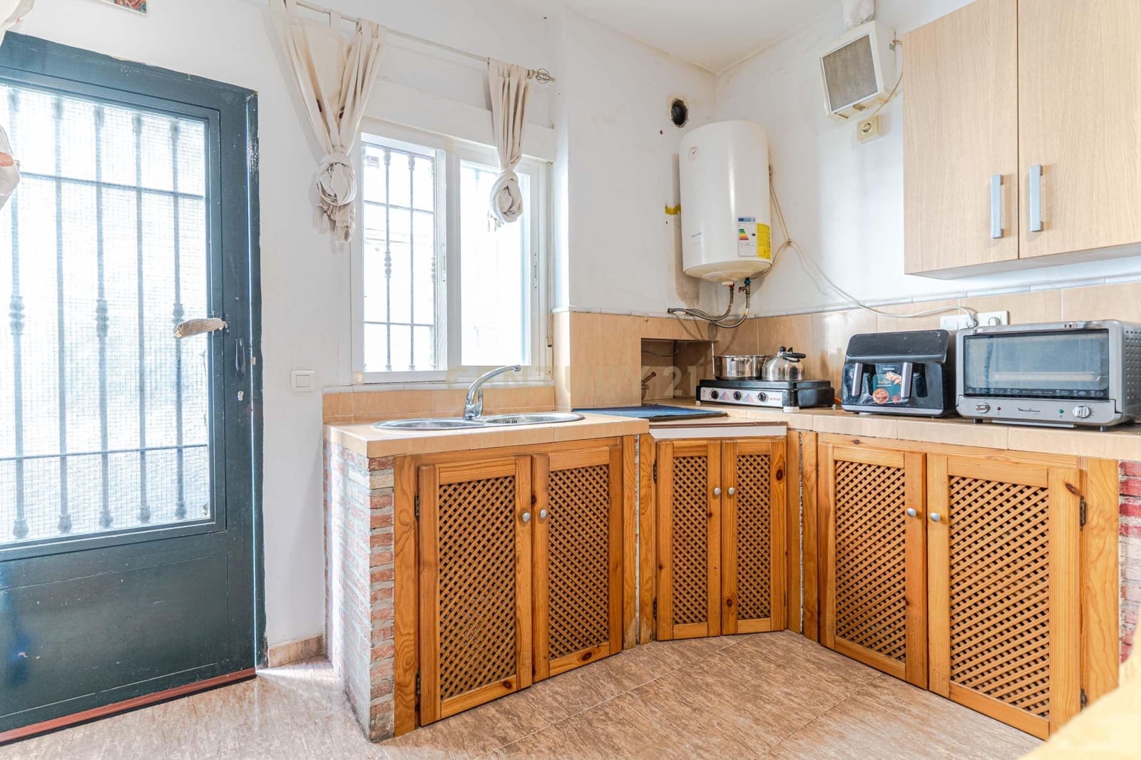 Commercial for sale in Salobrena - € 119,000 (Ref: 9500397)