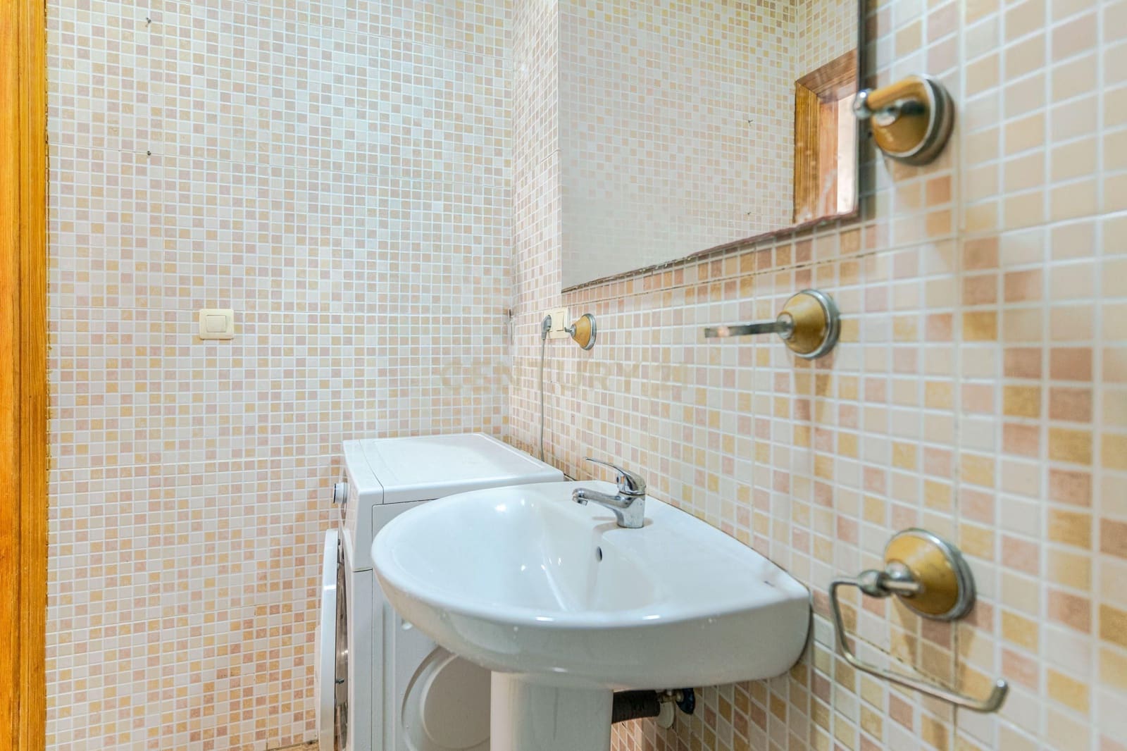 Commercial for sale in Salobrena - € 119,000 (Ref: 9500397)